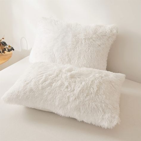 White Fuzzy Pillow, White Fluffy Cushion, Pillow Cases Cute, Big Fluffy Pillows Bedroom, Pillows And Bedding, Fluffy Bed Pillows, Cozy Bedroom Pillows, Big Fluffy Pillows, White And Grey Pillows