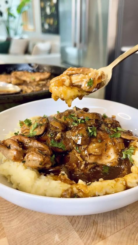 Chicken Mushroom Gravy, Skillet Chicken Thighs, Baby Bella Mushrooms, Chicken Thighs Mushrooms, Mushroom Gravy Recipe, Over Mashed Potatoes, Roasted Chicken Thighs, Easy Chicken Dinner Recipes, Mushroom Gravy