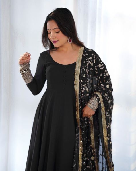 Get ready for your next party with our beautiful Pakistani and Indian Salwar Kameez dresses! Made with fox Georgette material and exquisite embroidery, these dresses are perfect for any occasion. Available in multiple sizes up to XL (44 inches). Shop now from Skyview Fashion and add a touch of elegance to your wardrobe. #salwarkameez #pakistanidresses #indianfashion #partywear #ethnicwear #eBay #eBayStore #eBaySeller #Nichtzutreffend #Pakistaner #SkyviewFashion #Damen #mehrfarbig #foxGeorget... Georgette Anarkali Suits, Georgette Material, Georgette Anarkali, Indian Salwar, Black Pure, Dress Salwar Kameez, Indian Salwar Kameez, Anarkali Suit, Suit Set