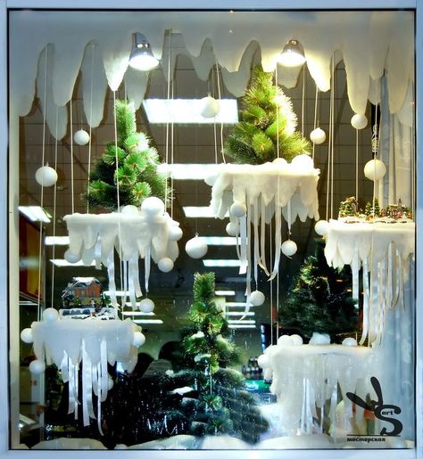 Lovely window display idea for winter Christmas Window Display Retail, Winter Window Display, Christmas Shop Window, Holiday Window Display, Window Display Retail, Decoration Vitrine, Christmas Window Display, Store Window Displays, Winter Window