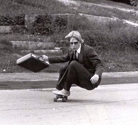 My Dad Skateboarding At Hyde School 1982. I Think He Was Cooler Than Me Fotografi Vintage, 인물 드로잉, Foto Poses, Photo Vintage, Dynamic Poses, Foto Vintage, Foto Art, Body Reference, 영감을 주는 캐릭터