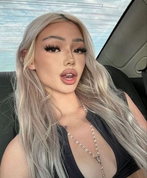 #hairstyles #trend #love #beauty Car Selfies, Latina Makeup, Makijaż Smokey Eye, Cute Makeup Looks, Foto Poses, Baddie Makeup, Hair Inspiration Color, Hair Inspo Color, Pretty Makeup