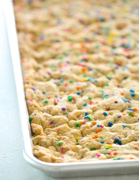 Sheet Pan Funfetti Cookie Bars - Six Sisters' Stuff | Perfect for kid's birthday party (or just because). Sheet Pan Blondies Recipe, Funfetti Cookie Bars, Pan Desserts, Dessert Birthday, Funfetti Cookies, Pan Cookies, Delish Desserts, Six Sisters Stuff, Sale Ideas