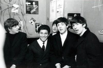 February 1964. The Beatles with singer Paul Anka in New York. The Beatles 1960, Paul Anka, John Lennon Beatles, Linda Mccartney, Beatles John, Breaking In, Beatles Songs, King Of Music, The Fab Four