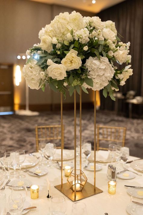 Tall Flower Centerpieces, Fake Flower Centerpieces, Arlington Estate, Chandelier Centerpiece, Gold Wedding Centerpieces, Decoration Evenementielle, Elegant Wedding Centerpiece, Storybook Wedding, Tall Wedding Centerpieces