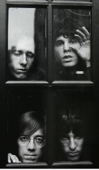 The Doors o The Windows : Jim Morrison y compañia                                                                                                                                                                                 Más The Doors Jim Morrison, Band Photography, Musica Rock, Rock N’roll, I'm With The Band, Band Photos, Foto Vintage, Janis Joplin, Foto Art