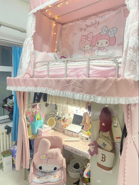 Sanrio aesthetic/ kawaii Kawaii Bunk Bed, Kawaii Loft Bed, Small Pink Bedroom Ideas, Sanrio Aesthetic Room, Sanrio Themed Room, Sanrio Room Aesthetic, Sanrio Bed, Loft Bed Aesthetic Room, Sanrio Furniture