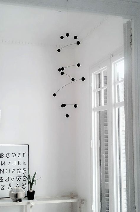 DIY Mobiles | Handmade Charlotte Diy Mobiles, Modern Art Diy, Diy Dekor, Hemma Diy, Handmade Charlotte, Diy Casa, Diy Mobile, Mobile Art, Hanging Mobile