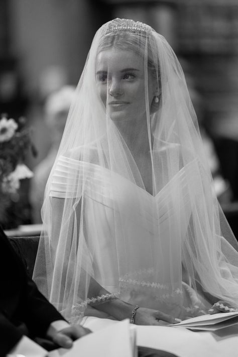 Wedding Tiaras, Tiara And Veil, Catholic Wedding Dresses, Crown Veil, Wedding Tiara Veil, European Wedding Dresses, Silk Veil, Plain Wedding Dress, White Italian