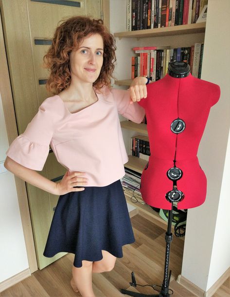 Adjustable Dress Form: is it worth it? How to choose an adjustable sewing mannequin. Sewing Mannequin, Adjustable Mannequin, Adjustable Dress Form, Adjustable Dress, Dress Form Mannequin, Is It Worth It, Dress Forms, Choose One, Love Sewing