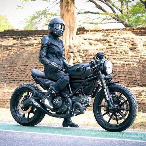 Ducati Scrambler Retro Bike, Ducati Scrambler Custom, Scrambler Moto, Retro Bikes, Ducati Cafe Racer, Мотоциклы Cafe Racers, Bike Pictures, Cafe Racer Girl, Moto Cafe