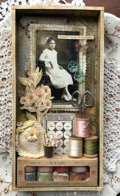 Sewing Rooms, Shadow Box Kunst, Art Altéré, Shadow Box Memory, Hantverk Diy, Vintage Sewing Notions, Shadow Box Art, Altered Boxes, Family Keepsakes