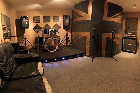 Band practice room Rock Studio Aesthetic, Band Practice Room, Studio Instruments, Band Room Ideas, Music Room Ideas, Practice Room, Band Practice, Band Room, Drum Room
