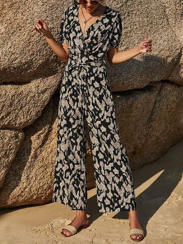 I found this amazing Leopard Print Knotted High Waist V-Neck Short Sleeve Casual Jumpsuit with £29.99,and 14 days return or refund guarantee protect to us. --Newchic Jumpsuit Casual, Colorful Jumpsuit, Short Sleeve Jumpsuits, Hoodie Sweatshirts, Casual Jumpsuit, Jumpsuit With Sleeves, Jumpsuit Fashion, Bottom Clothes, Woman Colour