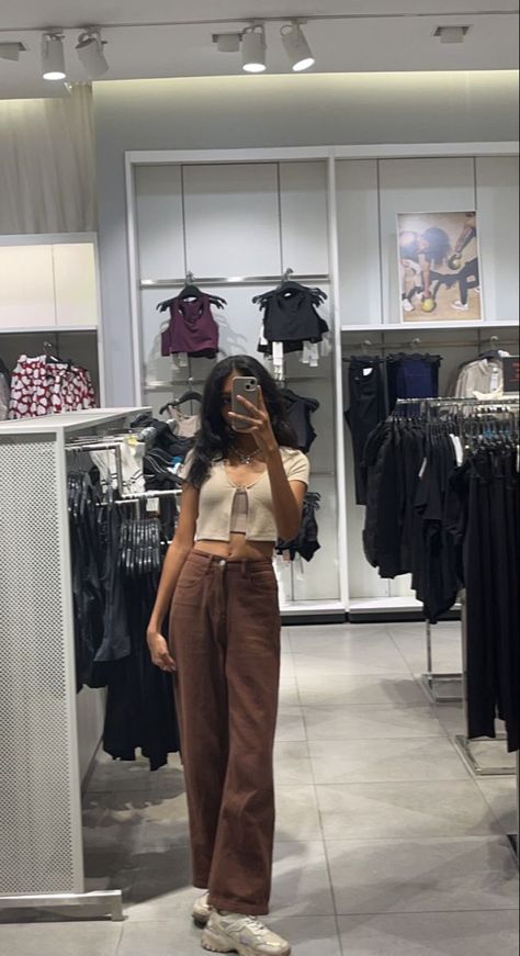Cotrise Pants Outfits, Carefree Aesthetic Outfits, Brown Ootd, Brown Wide Leg Pants, Celebrity Casual Outfits, Desi Fashion Casual, Casual College Outfits, Quick Outfits, Trendy Outfits For Teens