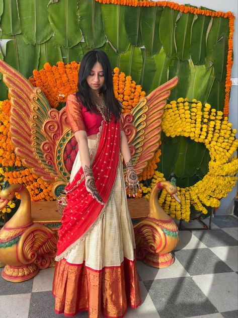 Casual Half Saree, Traditional Dresses South Indian, South Indian Langa Voni, Half Sarees Lehenga, Langa Voni Half Saree Simple, Mahendi Outfit For Bride Sister, Aesthetic Half Saree, South Indian Half Saree Look, Cultural Day Outfits Traditional Dresses