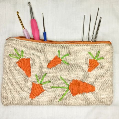 I didn't want to buy a pencil case for knitting tools, so I decided to knit it!🧶 Now all hooks and spokes are stored in one place 🥕 Knitting, Knitting Tools, Pencil Cases, A Pencil, Pencil Case, I Decided, Pencil, Tools