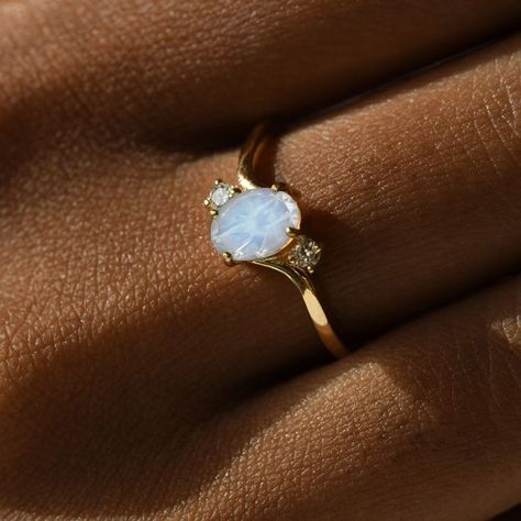 Cute Engagement Rings, Ring Moonstone, Future Engagement Rings, Moonstone Engagement, Moonstone Engagement Ring, Natural Gemstone Jewelry, 18k Gold Ring, Peridot Ring, Ring Oval