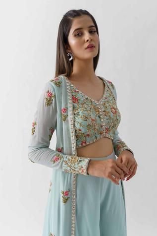 Three Piece Suit Women's Traditional, Light Blue Indian Outfit, Three Piece Dress For Women, Lahenga Ideas, Three Piece Suit Women's, Long Kurti Patterns, Indian Fits, Handwork Blouse, Chanya Choli