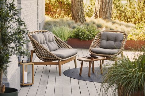 Cane-line String lounge chair, natural - taupe Rattan Lounge Chair, Areas Verdes, Small Outdoor Spaces, Comfortable Furniture, Lounge Chair Design, Side Table Design, Teak Frame, Garden Sofa, Lounge Chair Outdoor