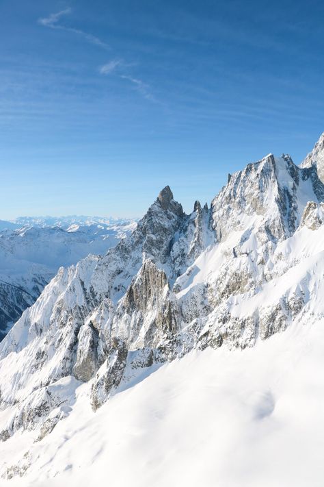 Un week end au Mont Blanc, entre Courmayeur et Chamonix - Les aventures de Leadorablee Mountain Photoshoot, Paris Travel Photography, Chamonix Mont Blanc, Snow Mountains, Matka Natura, Mountain Photography, The Mountains Are Calling, Snow Mountain, Winter Scenery