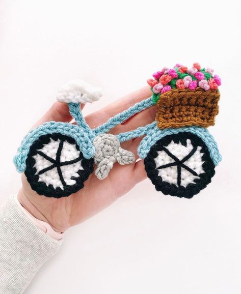 Crochet Bicycle, Crochet Appliques, Crochet Applique Patterns Free, Crochet Flowers Easy, Crochet Car, Pola Amigurumi, Beginner Crochet, Crochet Quilt, Crochet Granny Square