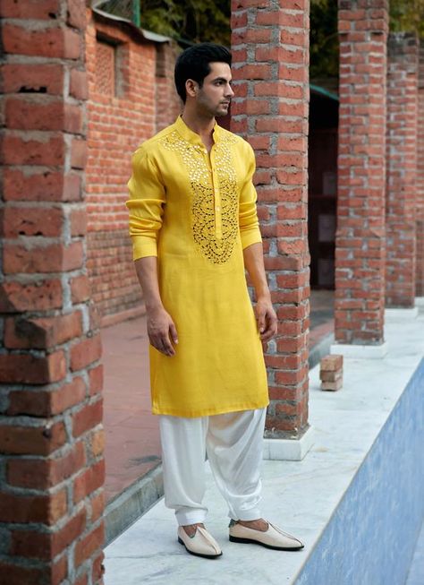 Men’s haldi outfits 2024 15 ideas: style guide Haldi Ceremony Outfit For Men, Sangeet Outfit For Men, India Fashion Men, Mirror Work Kurta, Indian Wedding Clothes For Men, Haldi Ceremony Outfit, Yellow Mirror, Haldi Dress, Wedding Kurta For Men