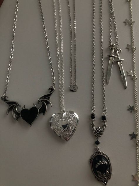 Grunge necklaces Grunge Jewelry, Edgy Jewelry, Indie Jewelry, Pola Gelang, Dope Jewelry, Funky Jewelry, Girly Jewelry, Jewelry Inspo, Dream Jewelry