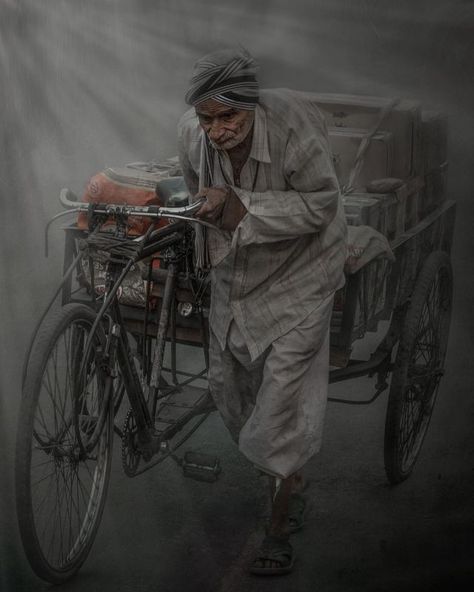 man and cart Poverty Photography, Street Photography People, Poverty And Hunger, City Life Photography, Human Figure Sketches, India Photography, Street Portrait, Oil Color, Emotional Photography