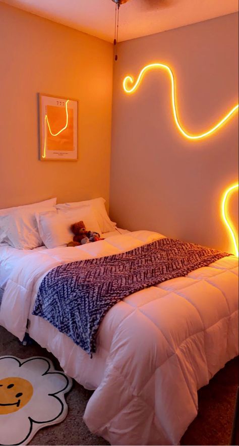 Led Wall Decor, Lights For Bedroom, Dorm Room Designs, Neon Decor, Led Stripes, Pinterest Room Decor, Rope Lights, Cozy Room Decor, Redecorate Bedroom