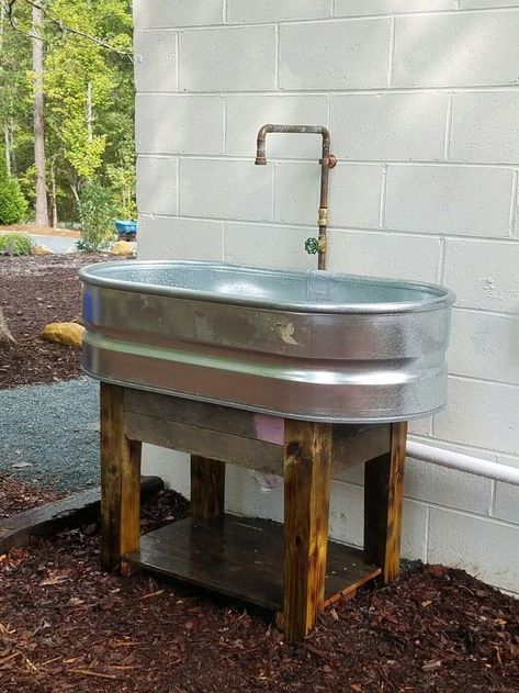 Diy Outdoor Sink, Sink Outdoor, Lavabo Exterior, Outdoor Sink, Functional Garden, Garden Sink, Sink Ideas, Farmhouse Outdoor, Pool Outdoor