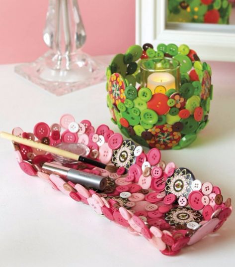 DIY Projects and Crafts Made With Buttons - Button Bowls And Trays - Easy and Quick Projects You Can Make With Buttons - Cool and Creative Crafts, Sewing Ideas and Homemade Gifts for Women, Teens, Kids and Friends - Home Decor, Fashion and Cheap, Inexpensive Fun Things to Make on A Budget http://diyjoy.com/diy-projects-buttons Diy Mother's Day, Diy Button Crafts, Button Bowl, Kerajinan Diy, Button Creations, Diy Bricolage, Diy Buttons, Diy Mothers Day Gifts, Mother's Day Diy