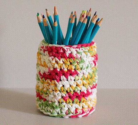 23-Knit-And-Crochet-Pencil-Holder Amigurumi Patterns, Pencil Pouch Pattern, Handmade Kids Bags, Crochet Christmas Ornaments Free Pattern, Crochet Holder, Crochet Queen, Crochet Pencil, Diy Pencil Holder, Crochet Christmas Ornaments Free