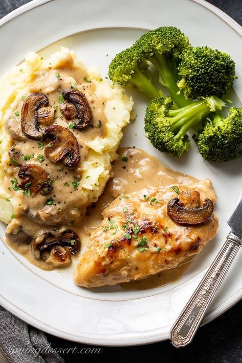 Tender and flavorful, this Skillet Chicken and Mushroom Wine Sauce is easy enough for a weeknight family dinner and good enough for an elegant dinner party with your best company. #chickenmushroomsrecipes #chickenandmushroomsrecipe #skilletchicken #tenderchicken #easychicken #mushroomsauce #mushroomwinesauce #dinner #companyworthymeal #mushroomsauce Weeknight Family Dinner, Mushroom Wine Sauce, Plats Healthy, Chicken And Mushroom, Pasti Sani, Idee Pasto, Elegant Dinner Party, Makanan Diet, Best Company