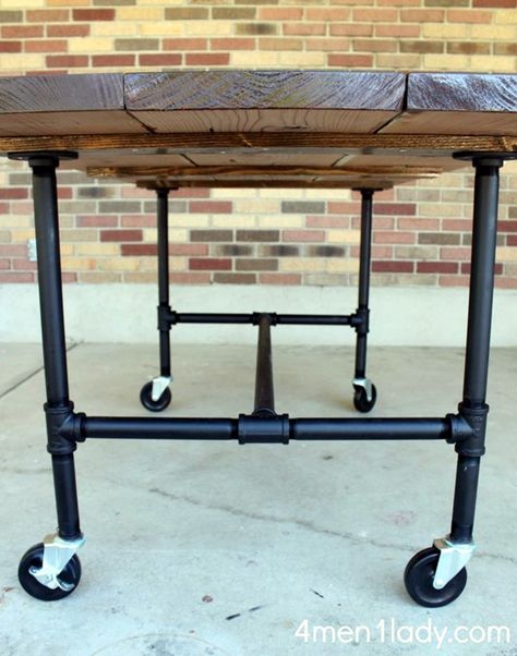 Mechanical Plumbing Pipe Furniture Ideas (4) Fasad Design, Table With Wheels, Diy Muebles Ideas, Plumbing Pipe Furniture, Pipe Table, Diy Plumbing, Pipe Furniture, Plumbing Pipe, Industrial Pipe