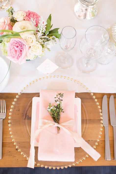 Natal, Napkins Wedding Table, Pink Wedding Ideas, Pink Table Settings, Wedding Table Pink, Silver Wedding Decorations, Pink Wedding Inspiration, Menu Wedding, Pink Napkins