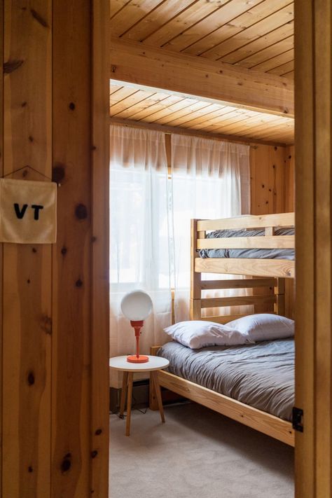 Small Cabin Bedroom, Lake Cabin Interiors, Modern Lake House Decor, Knotty Pine Walls, Small Cabin Interiors, Bunk Bed Room, Pine Bedroom, Modern Log Cabin, Pine Cabin