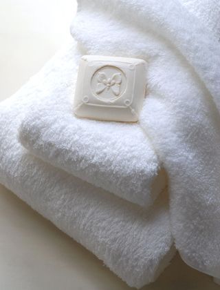 Fluffy White Towels, Pretty Soap, Bed And Breakfast Inn, Fluffy Towels, White Cottage, Simply White, Relaxing Bath, White Towels, Soft Towels