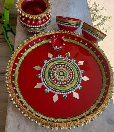 Decorative Handmade Pooja Thali Decoration, Plat Decoration Ideas, Diy Thali Decoration Ideas, Handmade Plates Pottery, Wedding Thali Decoration Ideas, Ganpati Thali Decoration, Arti Thali Decoration For Wedding, Karwachauth Thali Decoration Ideas, Pooja Thali Decoration Ideas Diy