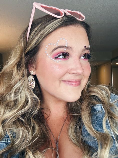 Eras Tour Outfits Lover Makeup, Taylor Swift Face Gems, Lover Ts Makeup, Lover Eras Your Makeup, Makeup Ideas For Taylor Swift Concert, Lovers Makeup Taylor Swift, Heart Around Eye Makeup Taylor Swift, Taylor Swift Lovers Makeup, Make Up For Taylor Swift Concert