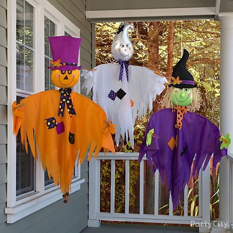 Porta Halloween, Dekorasi Halloween, Bricolage Halloween, Outdoor Halloween Decorations, Kid Friendly Halloween, Adornos Halloween, Halloween Crafts Decorations, Halloween Porch Decorations, Boo Crew