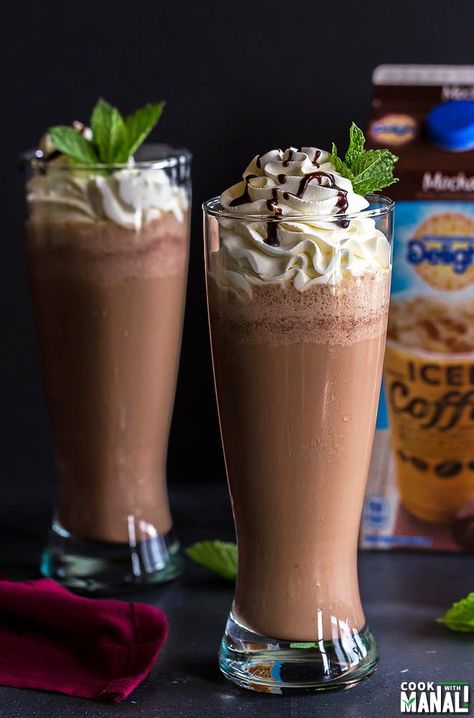 Iced Mocha Mint Frappe Frappe Drinks, Mint Mocha, Ice Cream Drinks, Future Chef, Easy Coffee Recipes, Mocha Frappe, Mint Extract, Coffee Starbucks, Drink Recipes Nonalcoholic