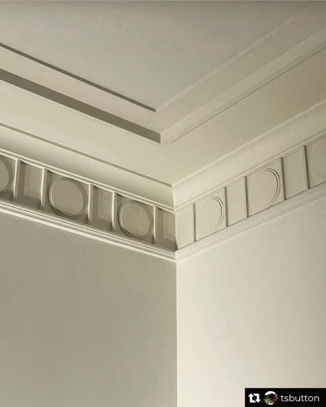 Hyde Park Mouldings on Instagram: "Installation underway of a custom cornice on a beautiful NYC project with @stediladesigninc Repost from @tsbutton • So curving tile continues and so do the plaster moldings, corbels are next! #martanyconstruction @hydeparkmouldings @heritagetile #stediladesign - #Plaster #gfrg #grg #plastermouldings #felber #hydepark" Wall Molding Detail, Scalloped Crown Molding, Gypsum Cornice Design, Wainscoting On Ceiling, Art Deco Moulding, Modern Cornice Design, Simple Wall Moulding, Ceiling Millwork, Moulding On Walls