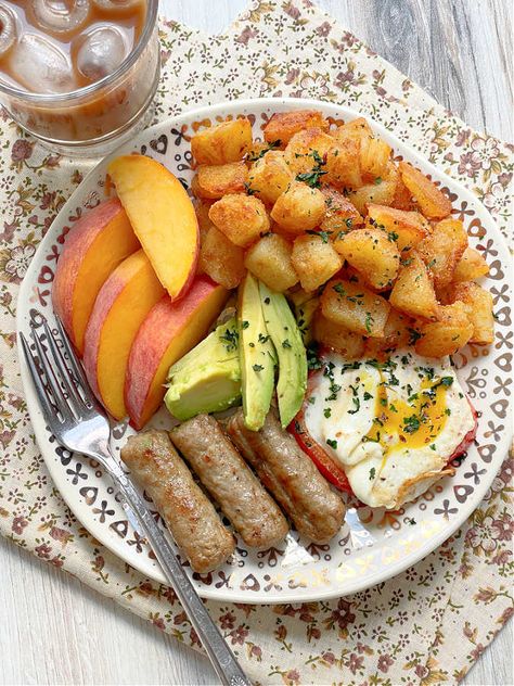 Breakfast Potatoes | Foodtastic Mom #breakfastpotatoes #breakfastpotatoeseasy #potatorecipes Egg And Potatoes Breakfast, Breakfast Ideas With Sweet Potatoes, Breakfast Potato Ideas, Early Morning Breakfast Ideas, Breakfast Ideas With Potatoes, Potato Breakfast Ideas, Eggs Potatoes Breakfast, Breakfast Sausage Ideas, Morning Potatoes