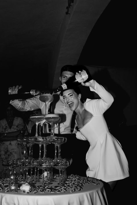 Gatsby Wedding Photoshoot, Old Time Hollywood Wedding, Black And White Wedding Photoshoot, Film Noir Wedding Theme, Vintage Theme Wedding Photos, Black And White Flash Wedding Photos, Champagne Tower Photoshoot, Black Tie Vintage Wedding, Black And White Wedding Photos Vintage