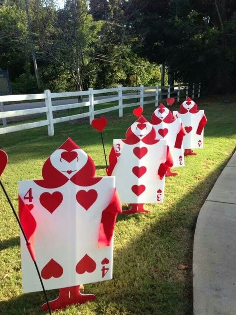 Alice In Wonderland Party Theme, Alice In Wonderland Party Ideas, Card Soldiers, Wonderland Party Ideas, Queen Of Hearts Halloween, Wonderland Party Theme, Alice In Wonderland Garden, Queen Of Hearts Card, Alice In Wonderland Birthday Party