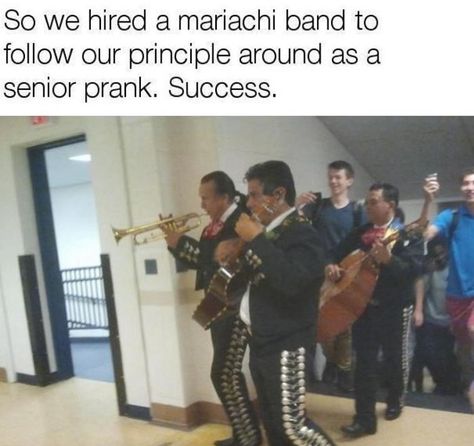 Humour, Senior Year Pranks, Best Senior Pranks, High School Senior Pranks, Senior Prank, Funny April Fools Pranks, Prank Ideas, Senior Year Fun, Harmless Pranks