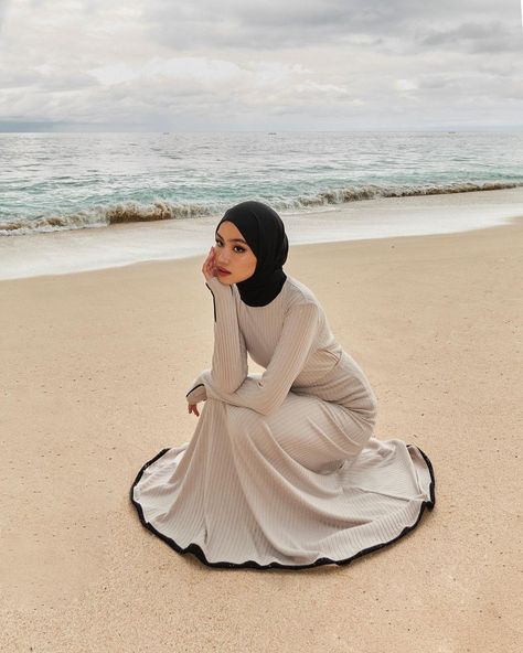 Outfit Beach Hijab, Beach Hijab Outfit Ideas, Beach Hijab Outfit, Hijab Beach Outfit, Hijabi Beach Outfit, Pantai Outfit, Beach Outfit Hijab, Beach Hijab, Fancy Abaya