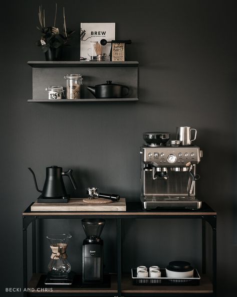 Koffie Stations, Coffee Vibes Aesthetic, Kaffe Station, Coffee Bar Ideas Kitchen, Kaffe Bar, Coffee Bar In Kitchen, Coffee Bar Ideas Kitchen Counter, Bar In Kitchen, Kitchen Coffee Bar