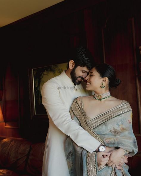 Romance Photoshoot Ideas, Saree Engagement Photoshoot, Marriage Anniversary Photoshoot, Roka Poses, Anniversary Poses Ideas Couple Pics, Anniversary Dress Ideas Outfits, Prewedding Photoshoot Ideas, Indoor Prewedding, Manifestation List